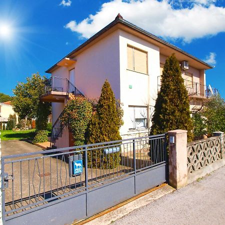 Apartments Mirela 1554 プーラ エクステリア 写真