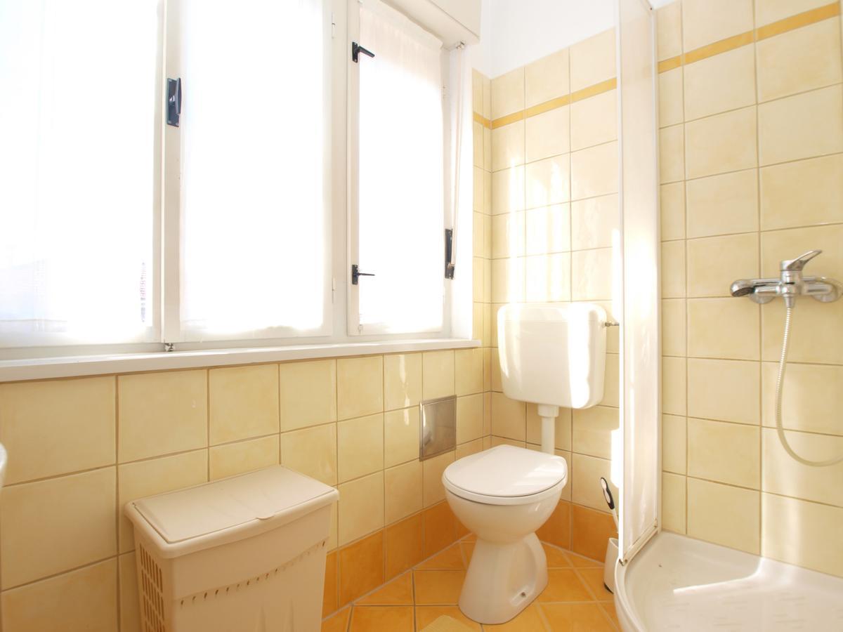 Apartments Mirela 1554 プーラ エクステリア 写真
