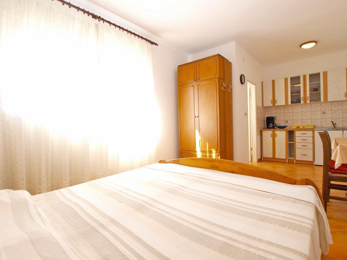 Apartments Mirela 1554 プーラ エクステリア 写真