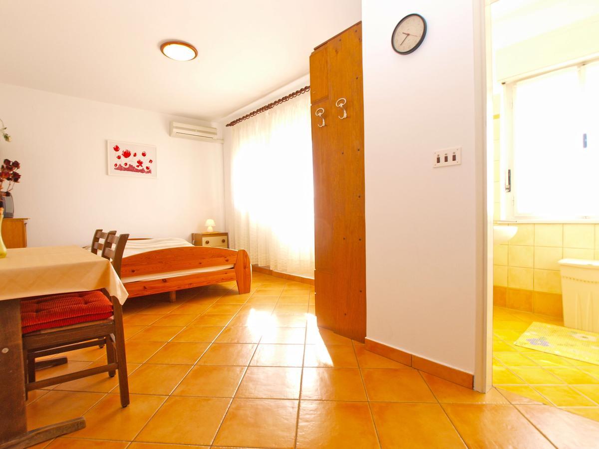 Apartments Mirela 1554 プーラ エクステリア 写真