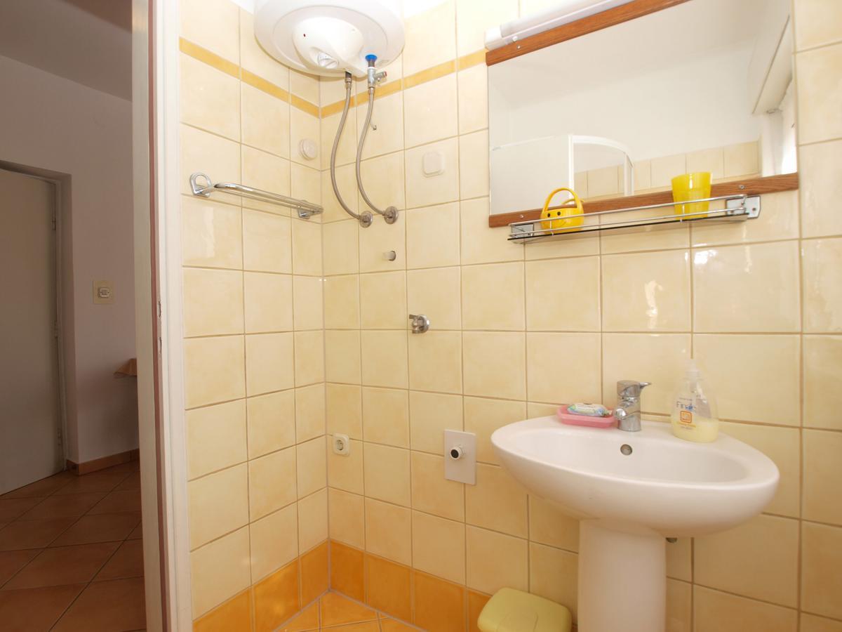 Apartments Mirela 1554 プーラ エクステリア 写真