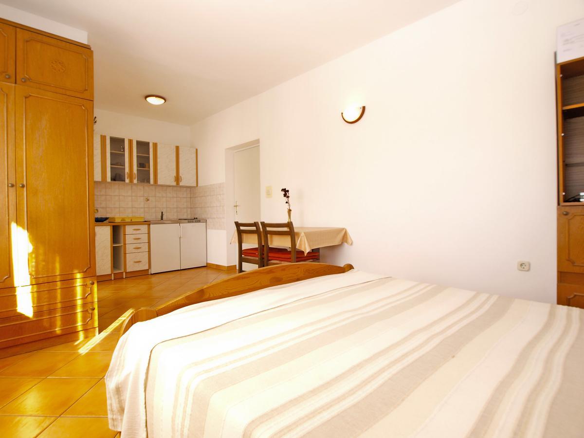 Apartments Mirela 1554 プーラ エクステリア 写真