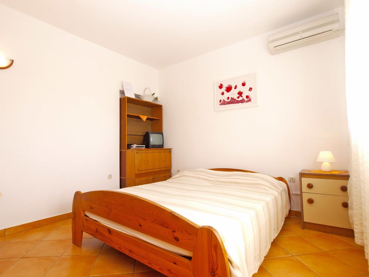 Apartments Mirela 1554 プーラ エクステリア 写真