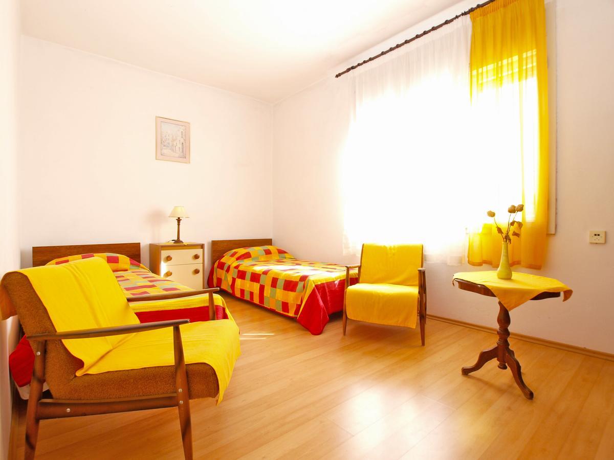 Apartments Mirela 1554 プーラ エクステリア 写真